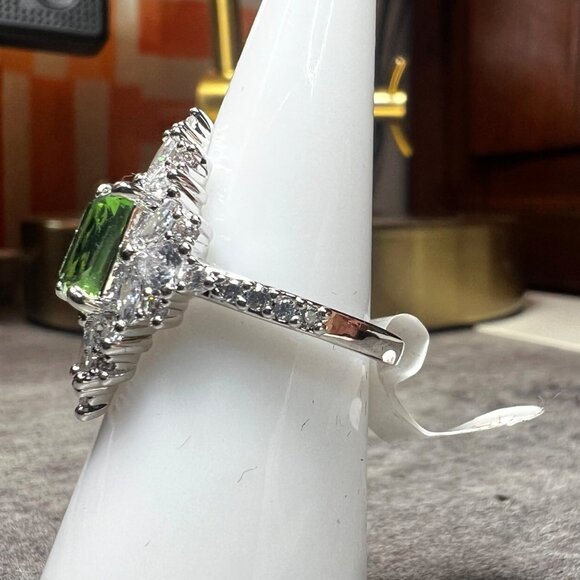 Ring Bomb Party Ring, size 6, green gemstone, silver color band - Picture 2 of 5